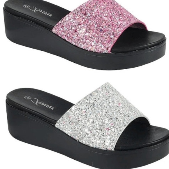 2/$25 SALE GLITTER SANDALS FLIP FLOPS SHOES SILVER - Picture 2 of 3